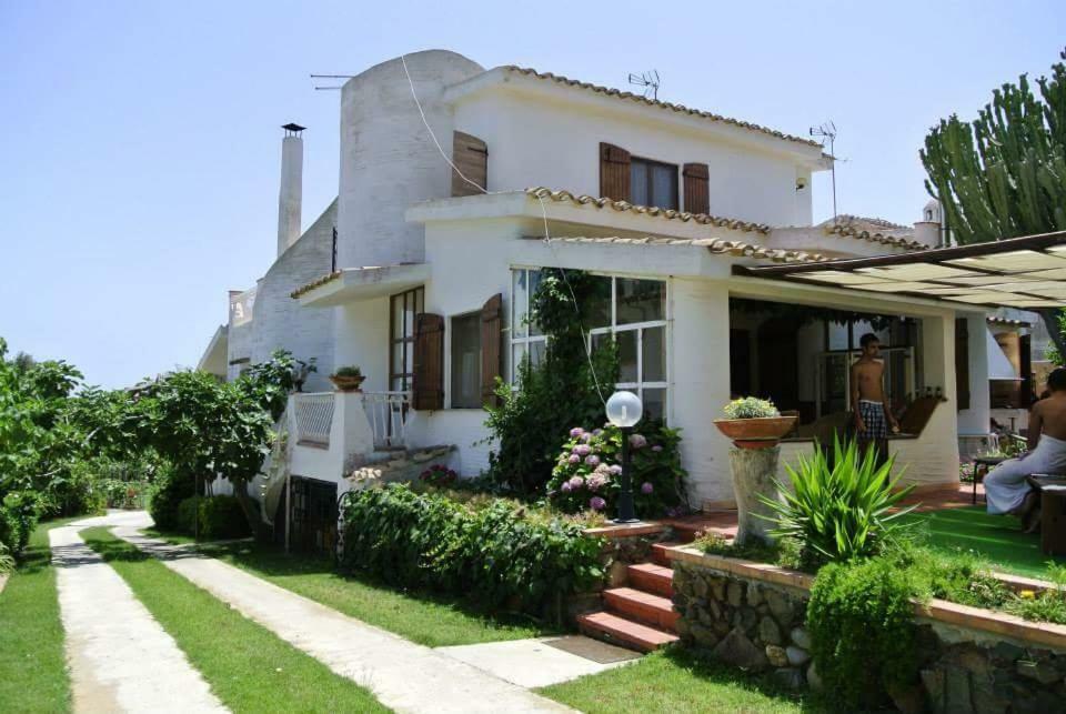 Ferienhaus Nicanda- 100 Mt Dal Mare- Giardino